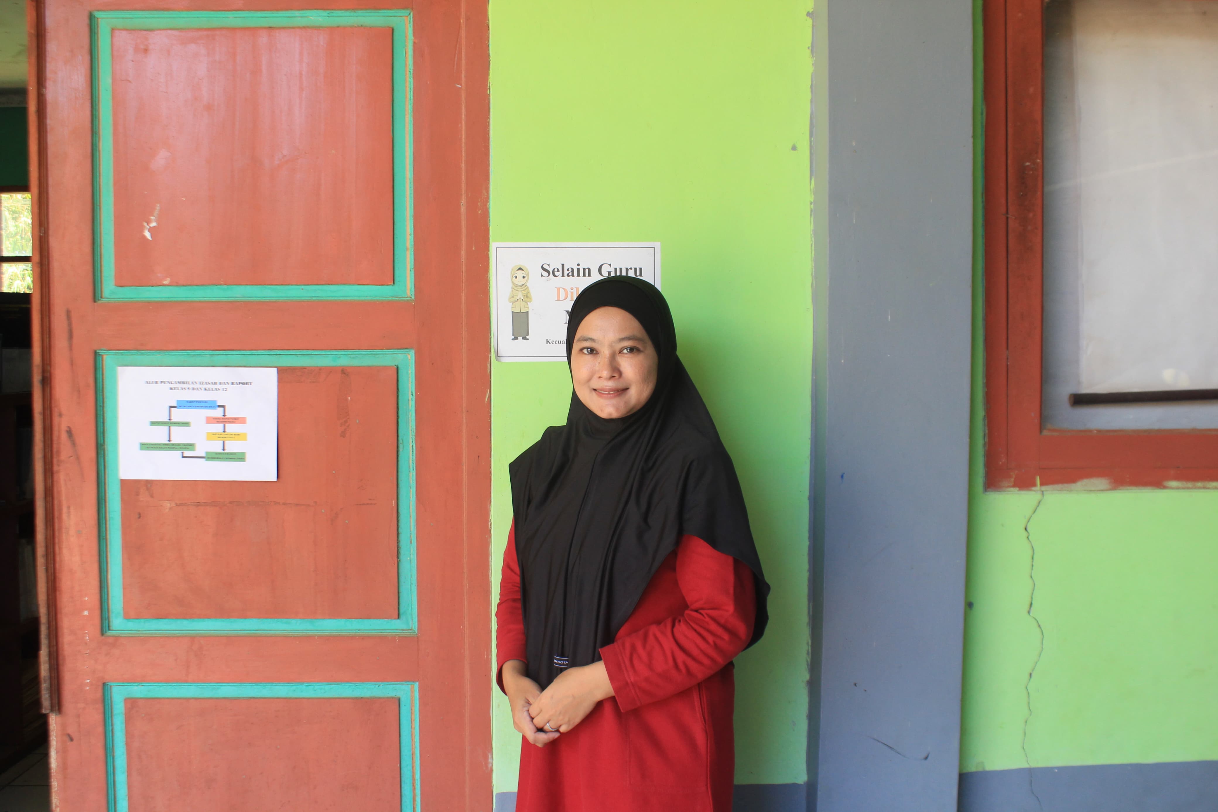 Foto Tia Tina Haryaningsih